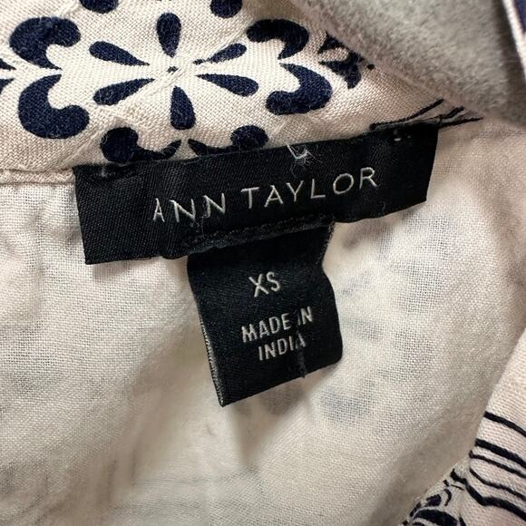 Ann Taylor XS Short Sleeve Shirt Mock Neck Black White Lined Timeless - Picture 7 of 9